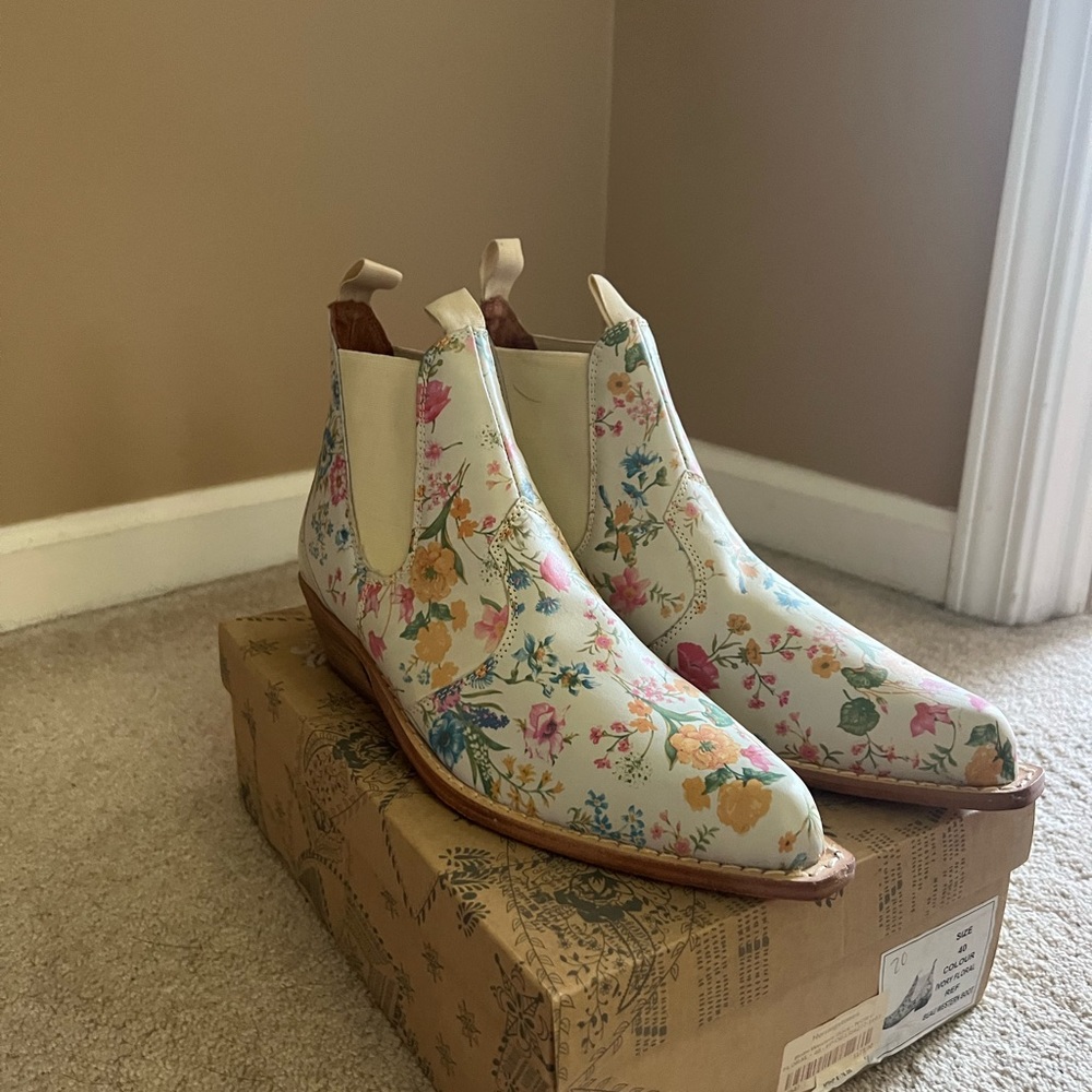 NEW Free People Booties. Size 40